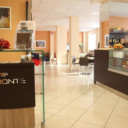 Pensione Piemonte Loreto Bagian luar foto