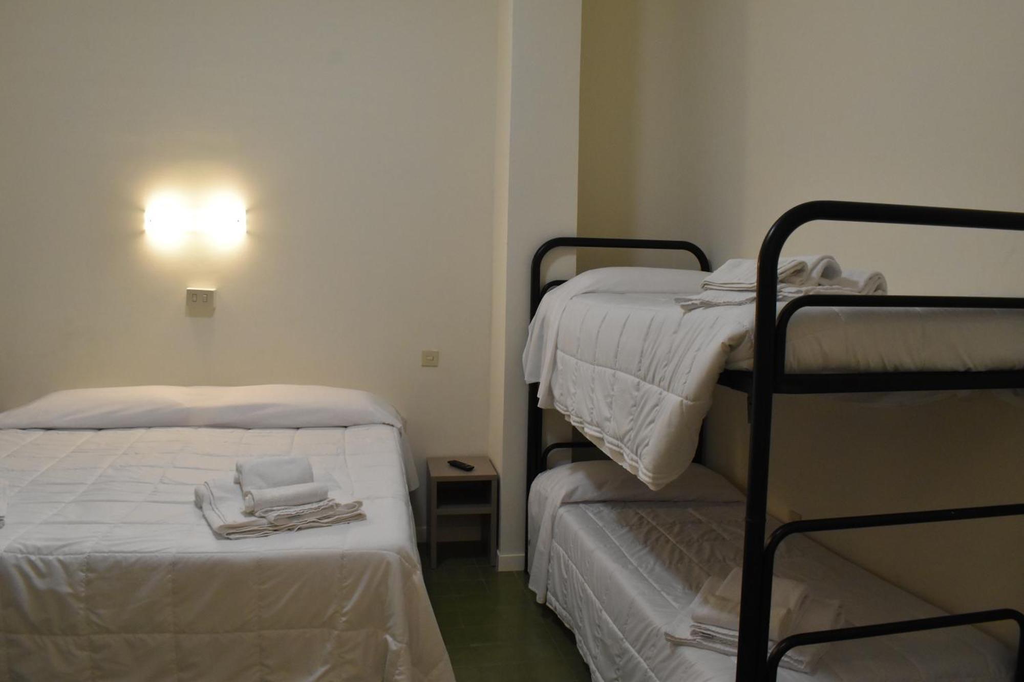 Pensione Piemonte Loreto Bagian luar foto