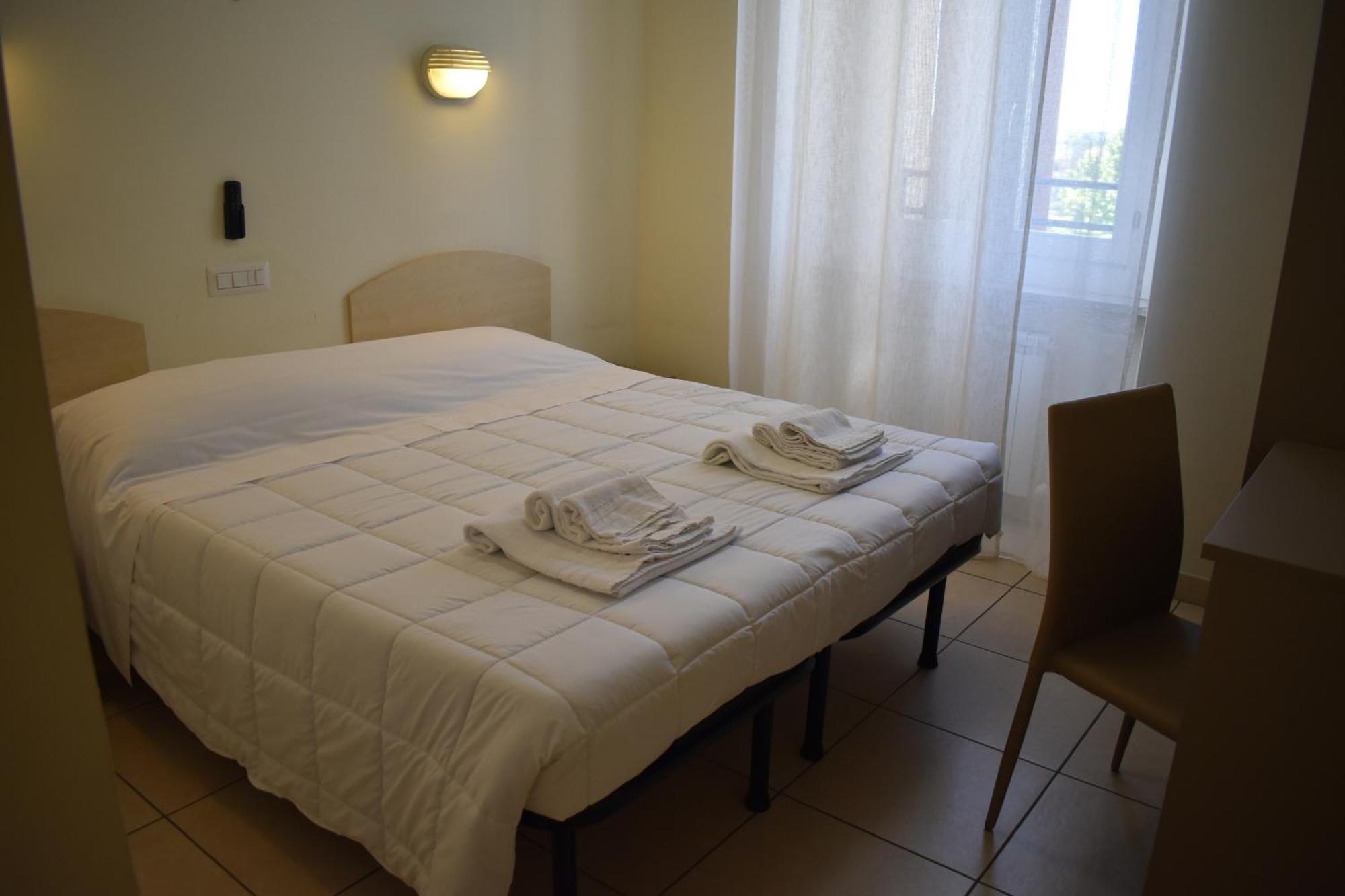Pensione Piemonte Loreto Bagian luar foto