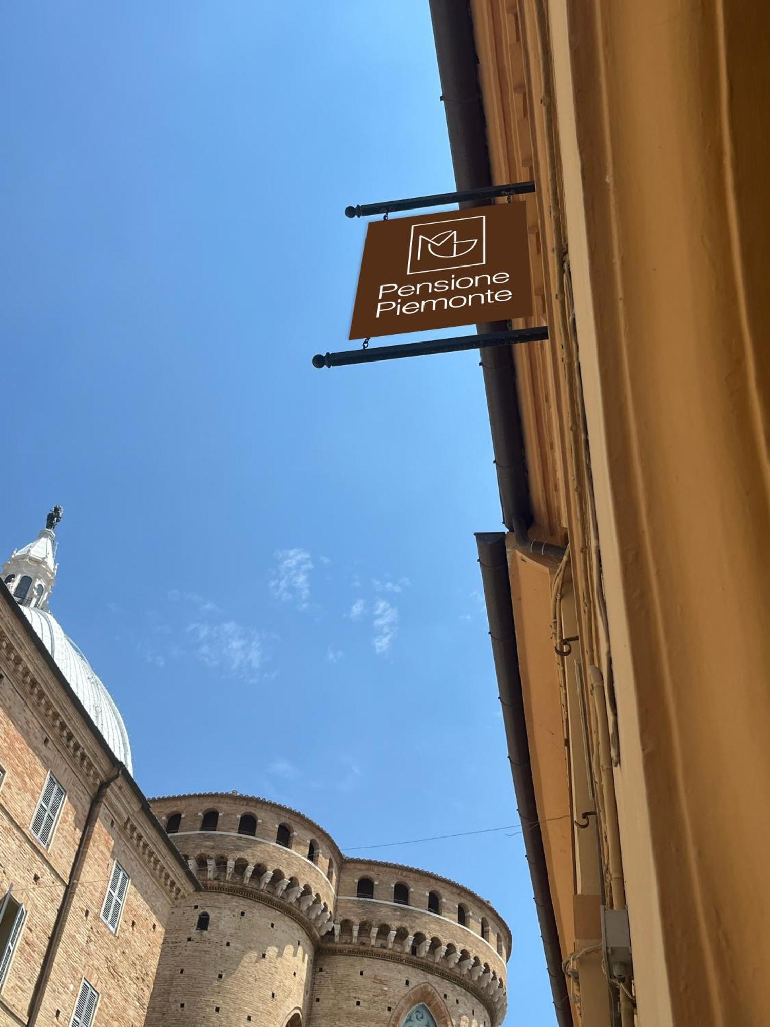 Pensione Piemonte Loreto Bagian luar foto