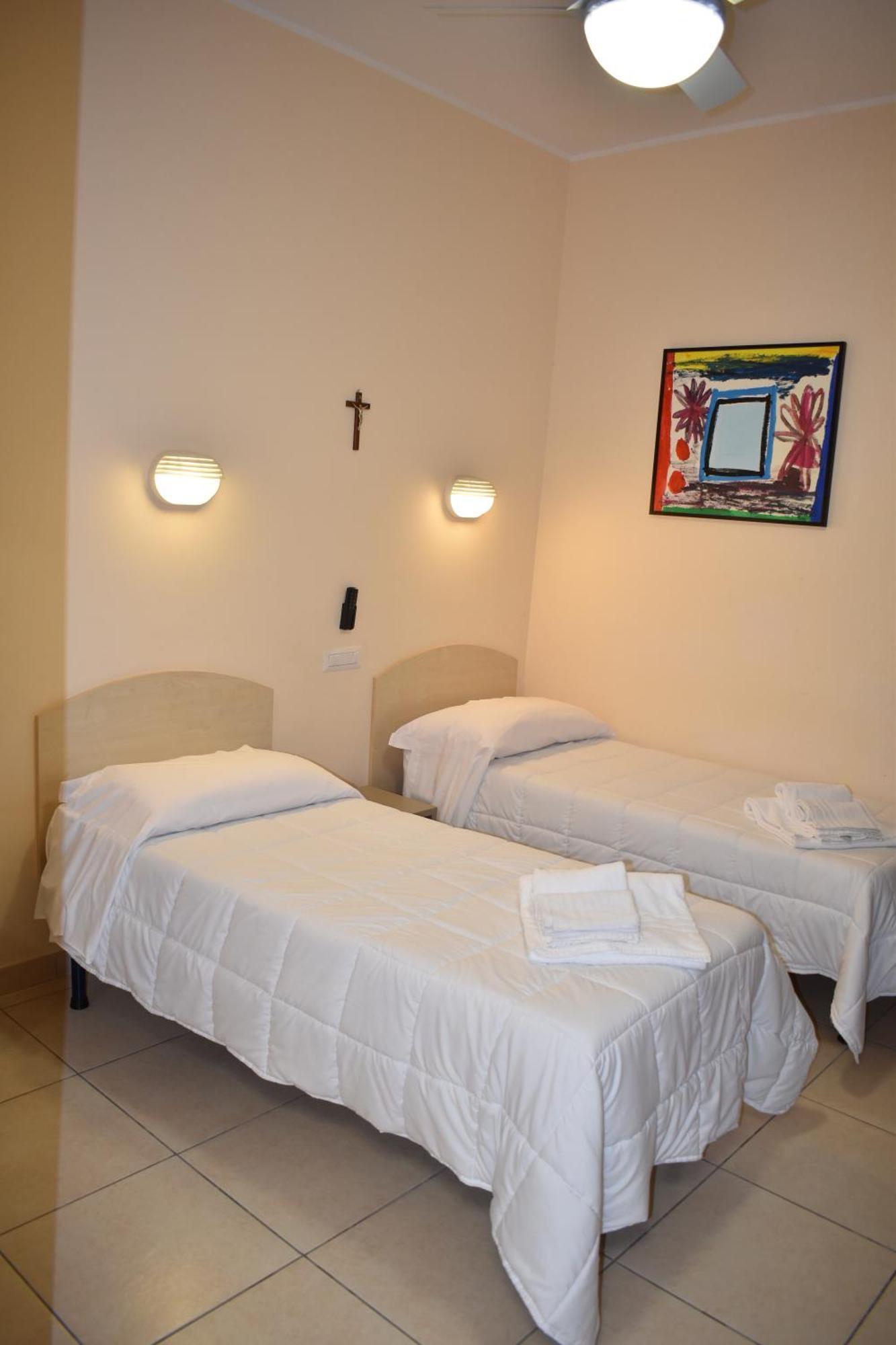 Pensione Piemonte Loreto Bagian luar foto