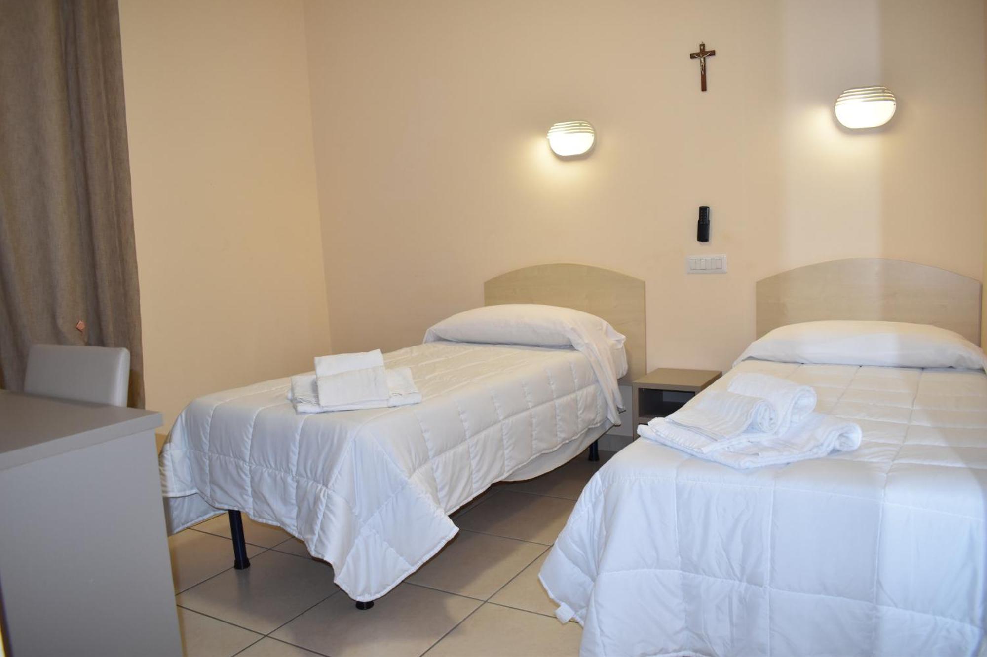 Pensione Piemonte Loreto Bagian luar foto