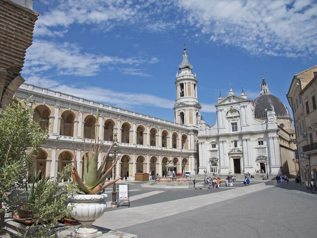 Pensione Piemonte Loreto Bagian luar foto